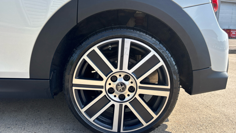 MINI Hatchback 1.5 Cooper Exclusive Premium 5dr Auto Petrol Hatchback